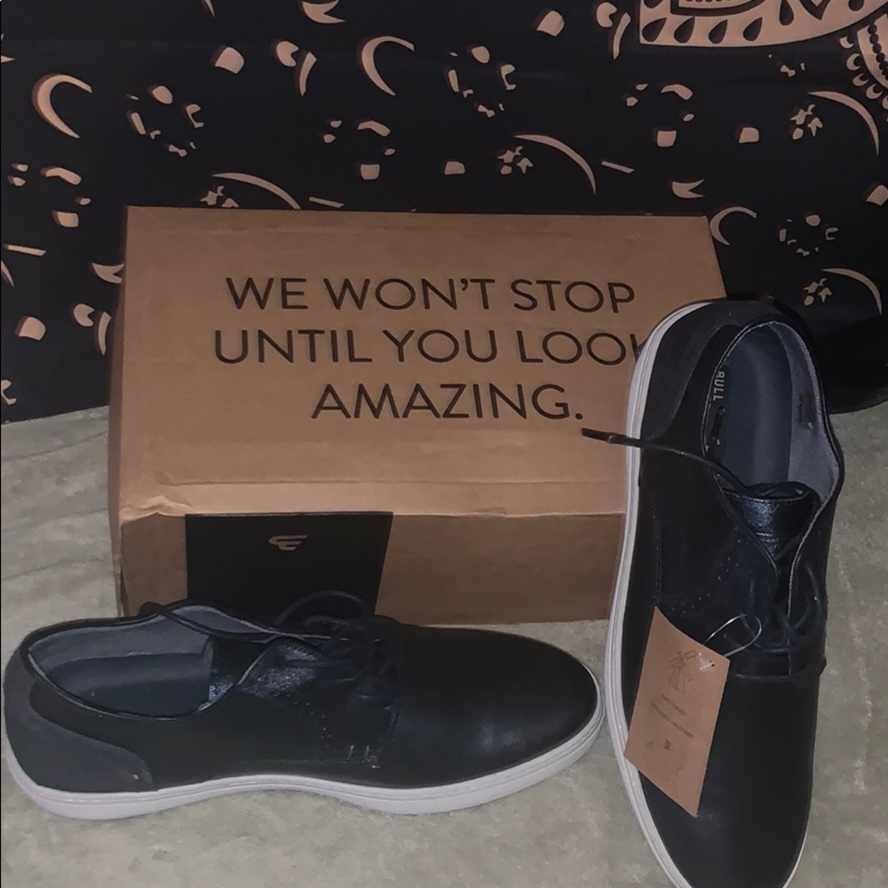 Bull Boxer casual shoes.